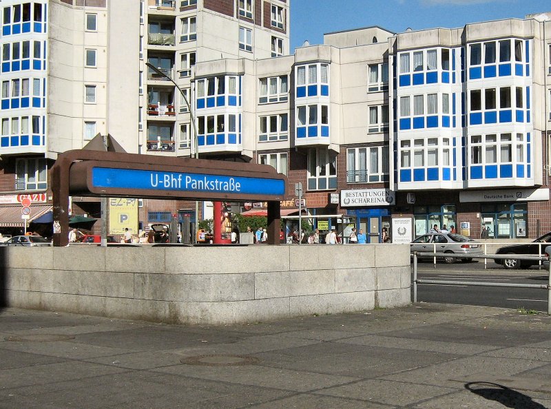 BERLIN-WEDDING, am U-Bahnhof Pankstrasse, Sommer 2008