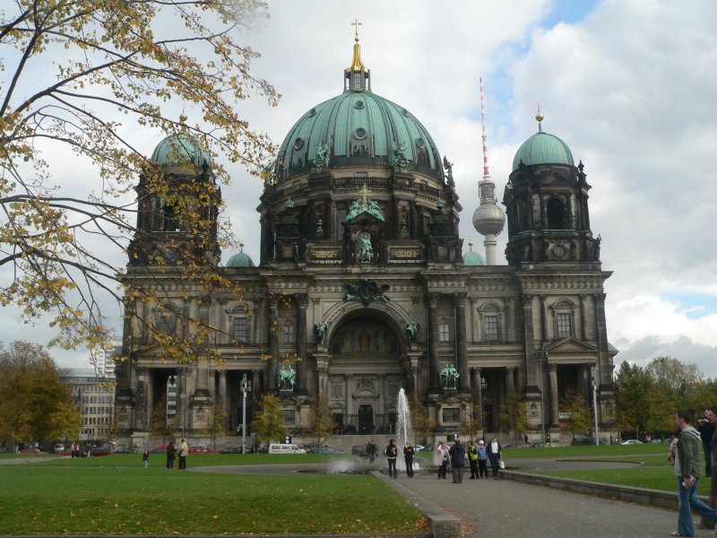 Berliner Dom im regnerischen Herbstwetter. 29.10.06