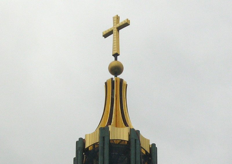 Berliner Dom, wieder angebrachtes KREUZ. Berlin 3.8.2008