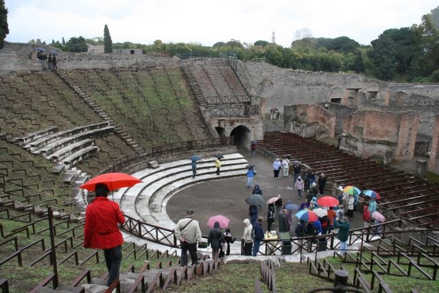 Blich in das groe Theater von Pompeji. Es bot in der Antike 5000 Zuschauern Platz, 21.10.2007
