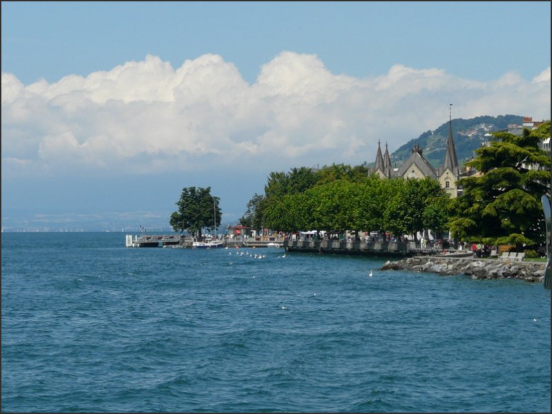 Blick auf die Anlegestelle Vevey March und das alte Chteau in Vevey. 02.08.08 (Jeanny)