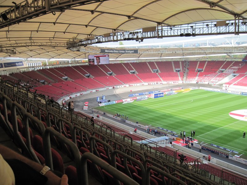Blick auf die Canstatter Kurve der Mercedes-Benz Arena(Gottlieb-Daimler-Stadion / Neckarstadion) in Stuttgart vor dem Spiel VfB Stuttgart - 1.FC Kln. Das Spiel endete 0:2 (19.09.2009)
