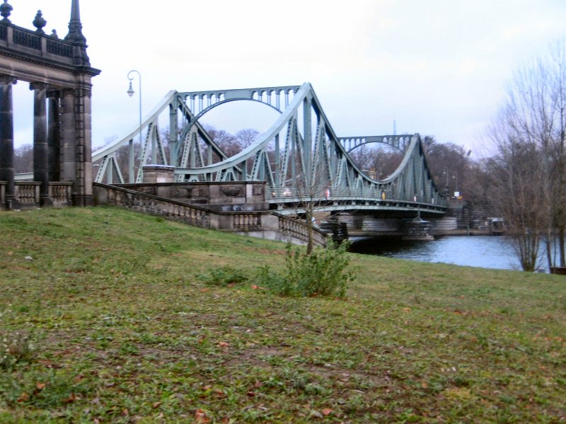 Blick auf die Glienicker Brcke zwischen Potsdam und Berlin, 2006 von Potsdam aus