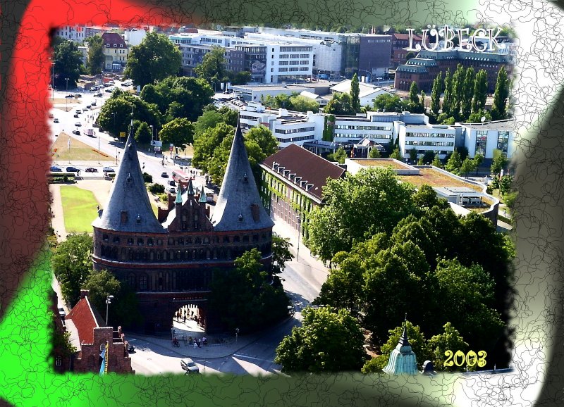 Blick auf das Holstentor in Lbeck, 2003