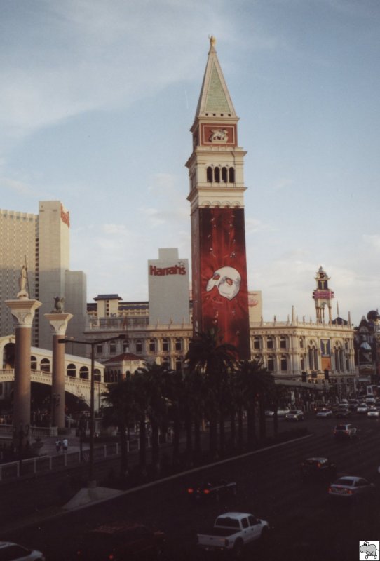 Blick auf das Hotel  Venetian  am Las Vegas Strip.
Die Aufnahme entstand am 23. Juli 2006.