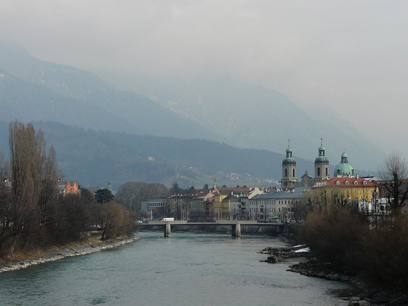 Blick auf den Inn, die alte Innbrcke, sowie den Dom zu St. Jakob, ein Barockbau, welcher um 1717 errichtet wurde. 08.03.08