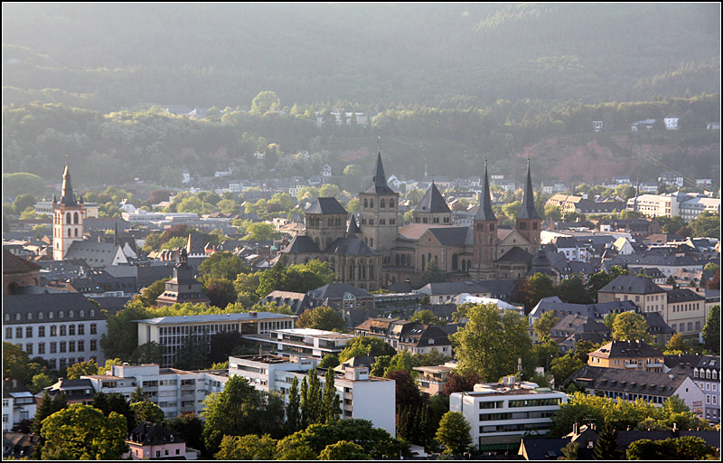 Blick auf die Innenstadt von Trier mit dem Turm von St. Gangolf und dem Dom. 22.05.2009 (Matthias)