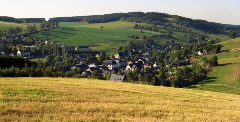 Blick auf Neudorf im Sehmatal; Oktober 2004.