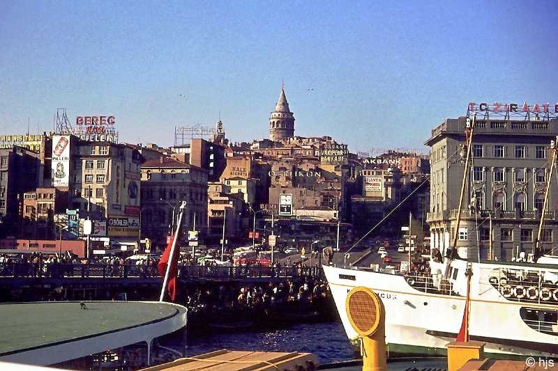 Blick auf das Nordufer des Goldenen Horns mit dem Galata-Turm (Oktober 1977) 