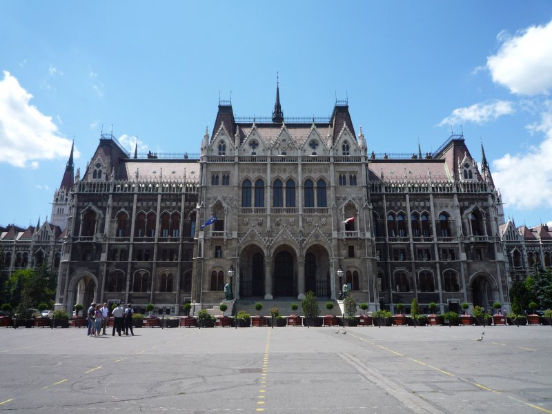 Blick auf das Parlament in Budapest (Orszaghaz).