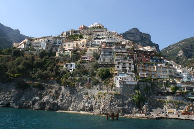 Blick auf Positano vom Golf von Salerno. 