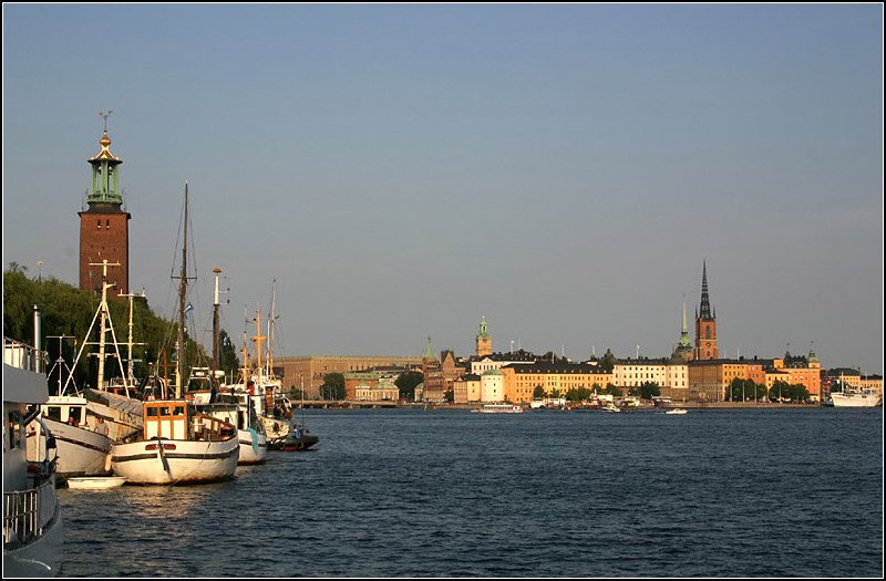 Blick auf Riddarholmen vom Norr Mlarstrand aus. Links der Turm des Stadshuset. 22.8.2007 (Matthias)