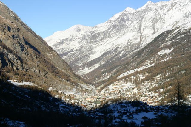 Blick auf Zermatt aus der Seilbahn zum Trockenen Steg; 12.12.2005