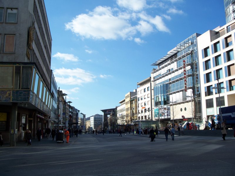 Blick aus der stlichen Karl-Friedrich Strae auf den Leopoldplatzt.