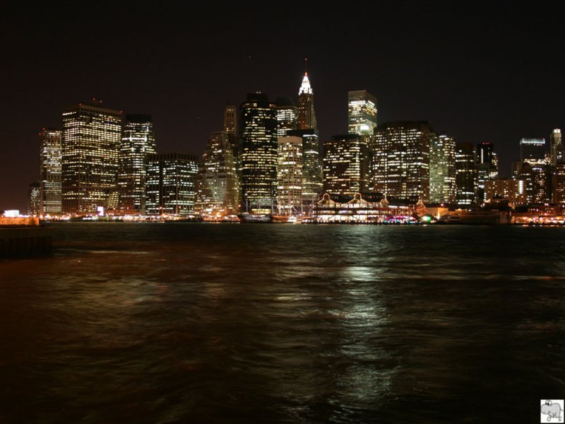 Blick von Brooklyn aus auf die Skyline von Manhatten. Aufgenommen am Abend des 18. September 2008.