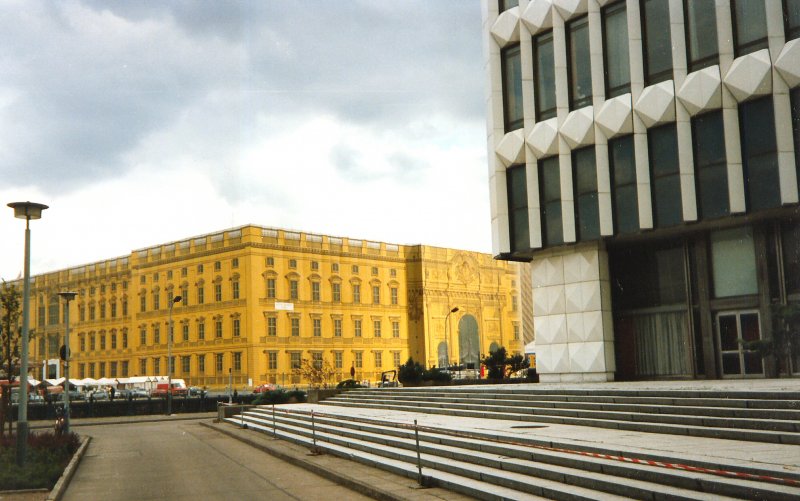 Blick vom ehem. Auenministerium zur Kulisse des Berliner Stadtschlosses, Aufnahme Sommer 1993