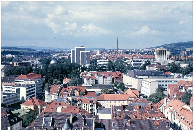 Blick vom einem der Trme der Johanniskirche ber die Gttinger Innenstadt in nordliche Richtung. (Dia-Archiv Alfred Schmidt, Mitte der 80er Jahre)
