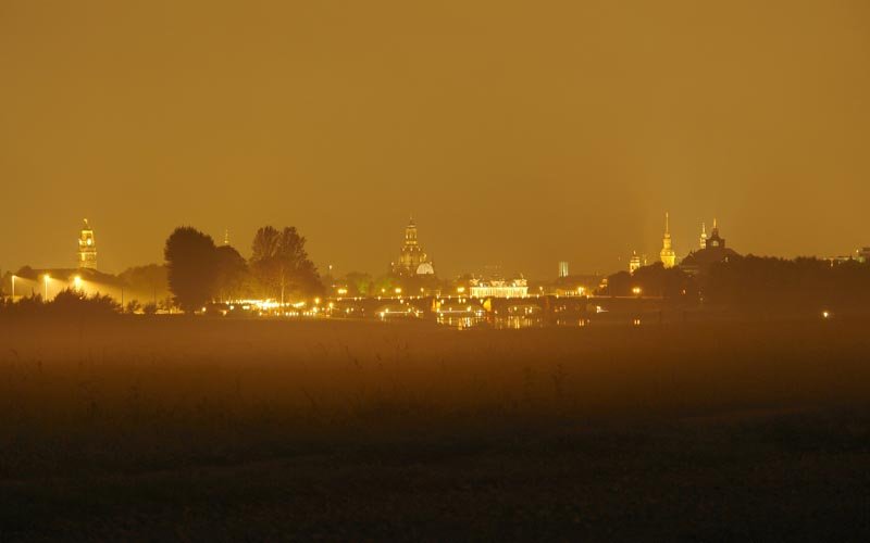 Blick von den Elbwiesen auf die Innenstadt (Oktober 2006)