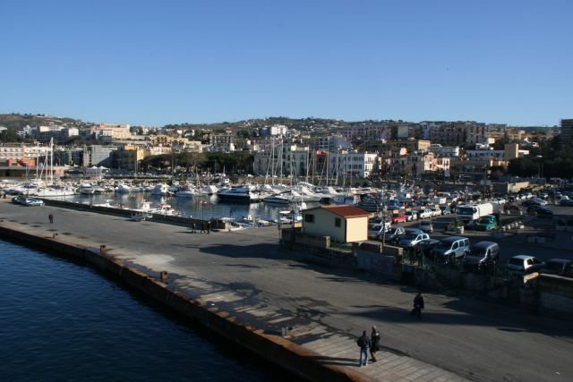 Blick von der Fhre auf den Fischer- und Yachthafen; 26.01.2008