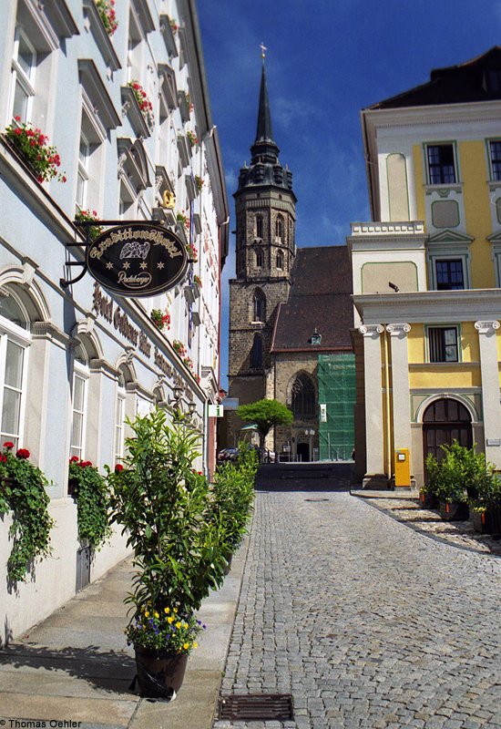 Blick vom Hauptmarkt zum Dom St. Petri, welcher von 1231-21 erbaut wurde. Aufnahme vom Mai 2005.