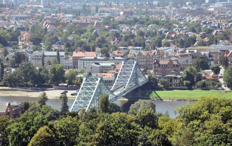 Blick vom  Hgel  in Loschwitz ber das  Blaue Wunder  nach Blasewitz - 01.09.2009