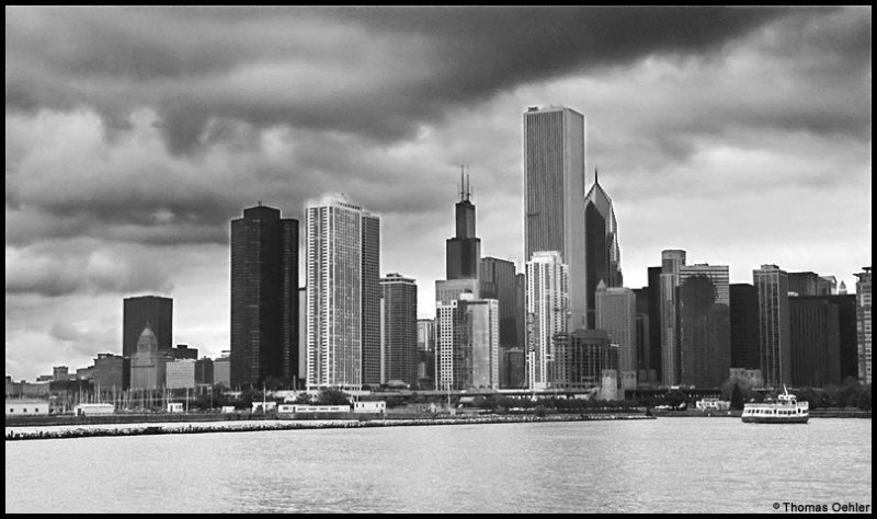 Blick vom Navy Pier auf die Skyline von Chicago; September 2005.