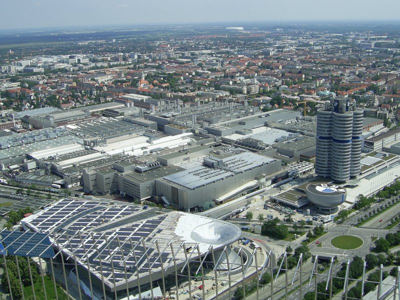 Blick vom Olympiaturm auf das BMW-Werk. Juni 2007