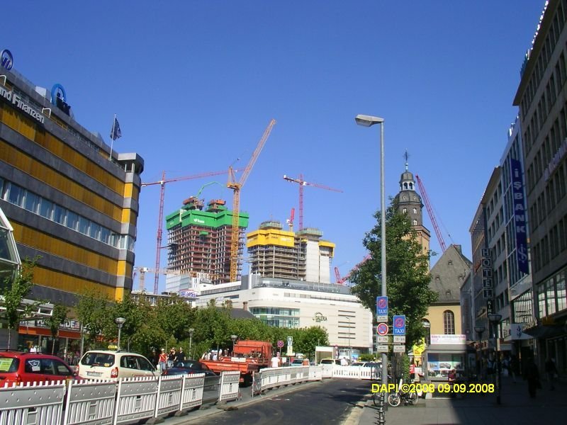 Blick in Richtung Hauptwache. Zu sehen ist das im Bau befindliche PalaisQuartier. 