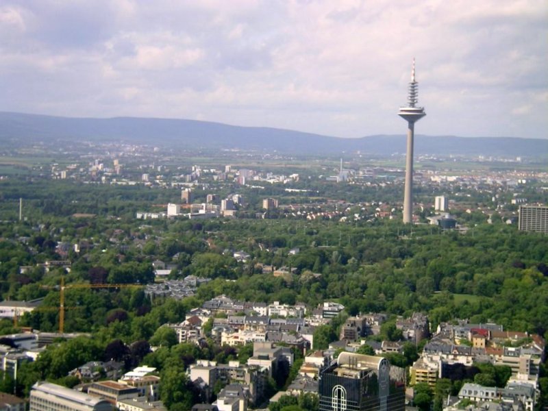 Blick Richtung Norden: zu sehen der Europaturm vom Trianon aus gesehen.