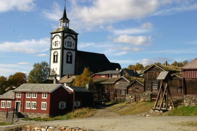 Blick von der Schmelzhtte zur Rros Kirke.