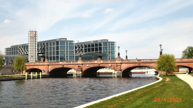Blick von der Spree zum Hauptbahnhof, 2007