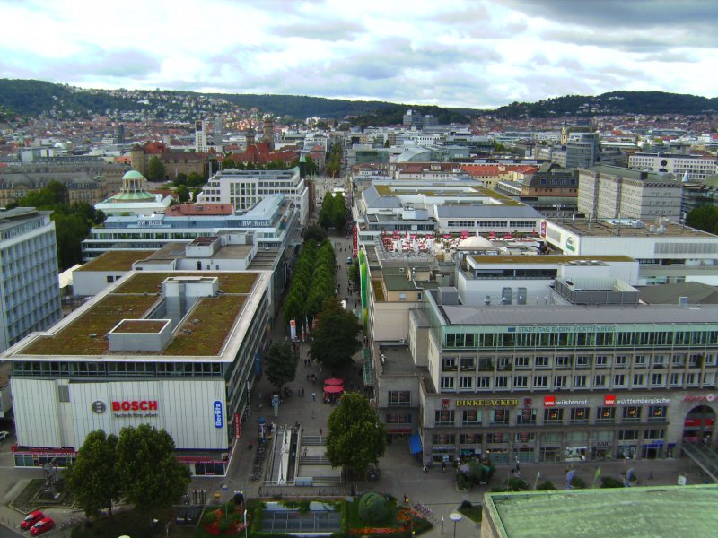 Blick vom Stuttgarter Bahnhofsturm auf die Knigstrae, den Rathausturm und Teile der Innenstadt. Aufnahme vom 04.09.09