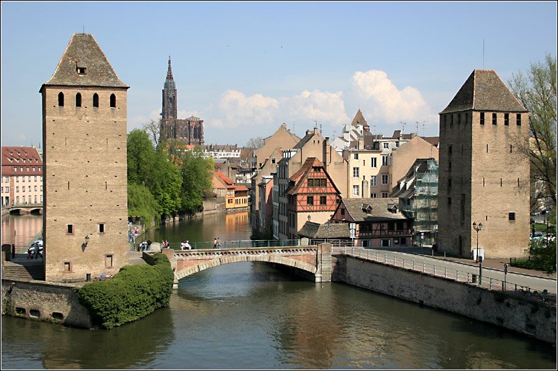 Blick von der Terrasse Panoramique auf den Canal (Zornmhl). Im Hintergrund das Straburger Mnster. 21.4.2006 (Matthias)