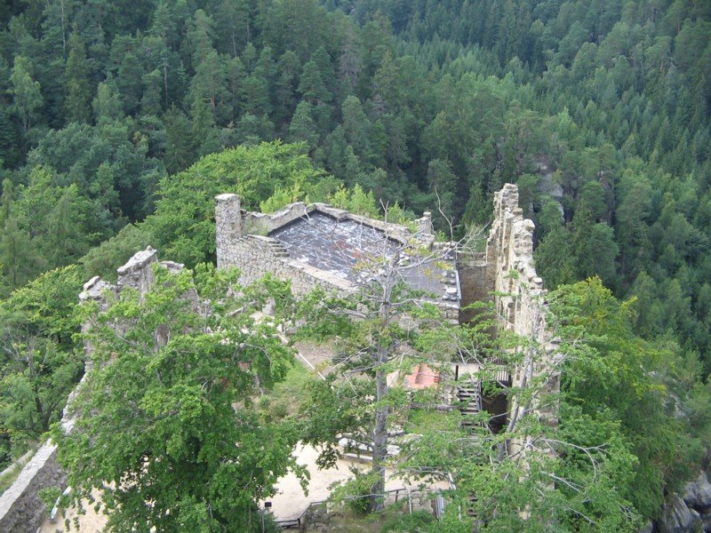 Blick vom Turm der Bergkirche auf die Burg Oybin, 11.08.07