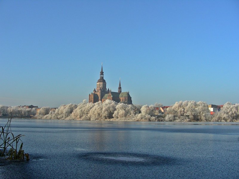 Blick ber den Frankenteich auf die St. Marienkirche am 23.12.07