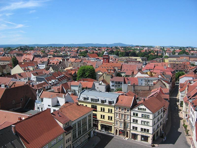 Blick ber Gotha Richtung Thringerwald und Inselsberg. Aufgenommen vom Turm der Margarethenkirche 2003.