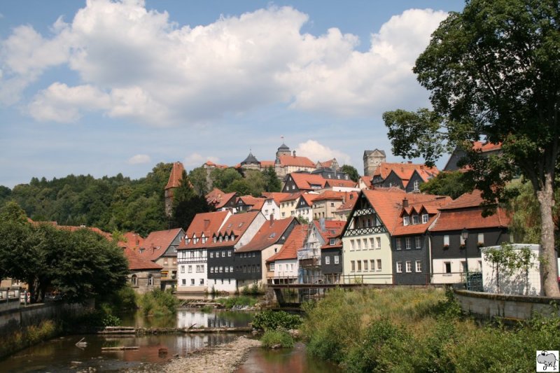 Blick ber die Halach auf die untere und obere Stadt von Kronach, welche von der Festung Rosenberg gekrnt wird. Die Aufnahme entstand am 27. Juli 2008.