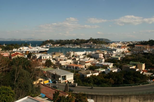 Blick ber Ischia Porto; 09.02.2007