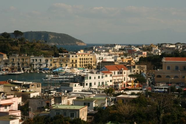 Blick über Ischia Porto; 09.02.2008