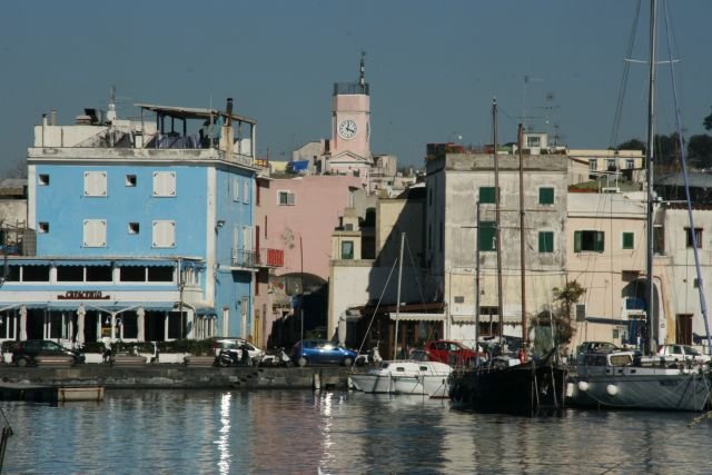 Blick ber Marina di Chiaiolella in die Via Giovanni da Procida; 26.01.2008