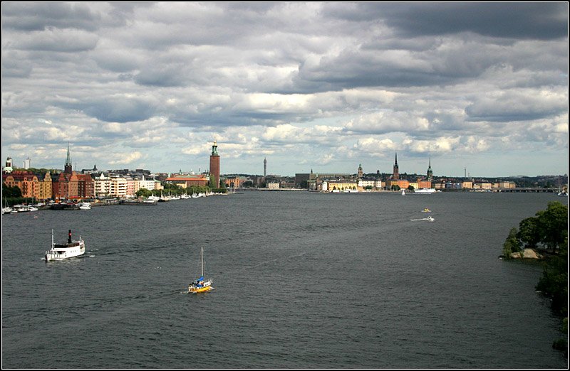 Blick ber den Riddarfjrden in Richtung Stadhuset und Gamla stan. 17.8.2007 (Matthias)