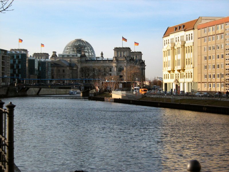 Blick über die Spree zum Reichstagsgebäude, Winter in berlin 10.1.2008