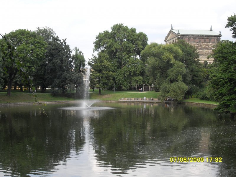 Blick ber den Zwingerteich zur Semperoper