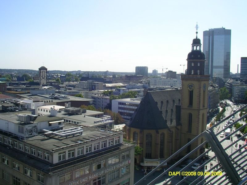Blick von der Zeilgalerie in Richtung Sdosten. Zu sehen sind u.a. die Katharinenkirche und der Eurotower.