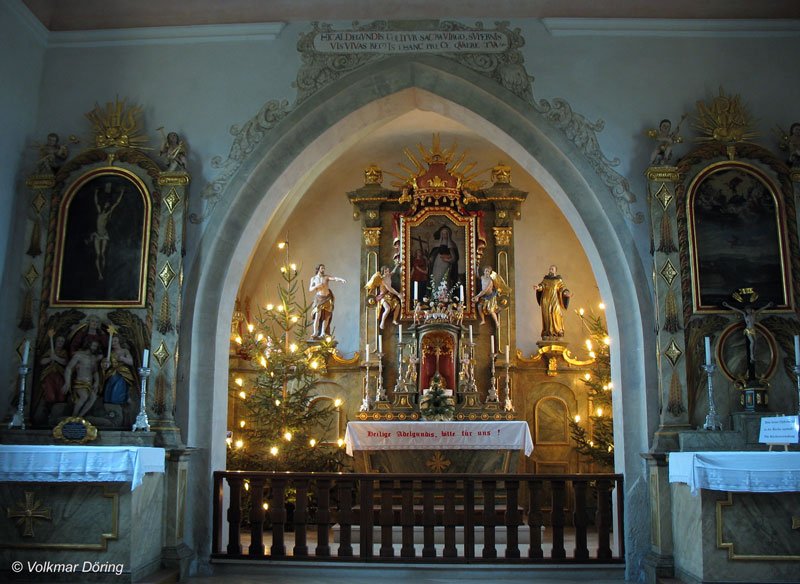 Blick zum Altar in der Adelgundis-Kapelle auf dem Staffelbergdem Hausberg von Bad Staffelstein - 22.12.2006
