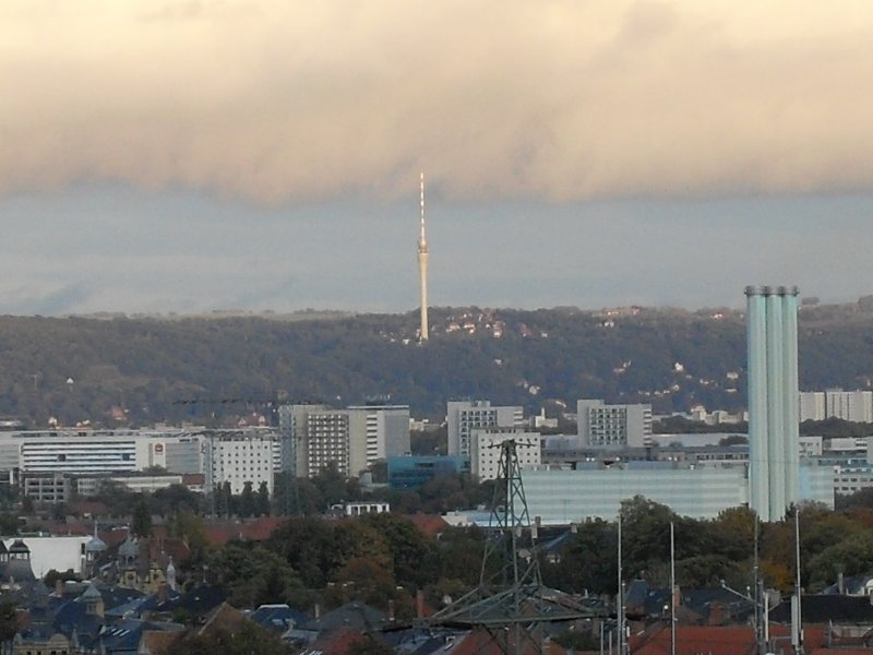 Blick zum Fernsehturm, rechts Heizkraftwerk der DREWAG