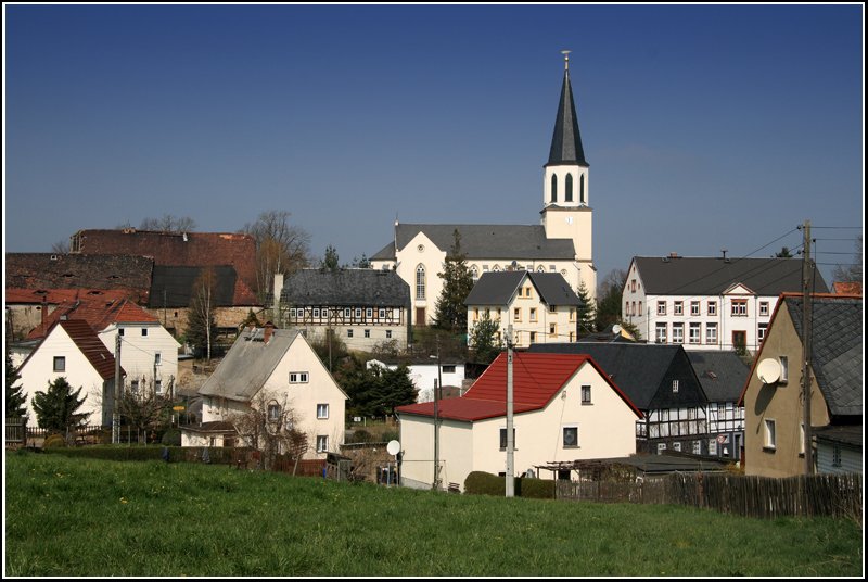 Blick zur ev.-luth. Kirche des Dorfes Greifendorf, aufgenommen am wunderschnen 12. April 2007.