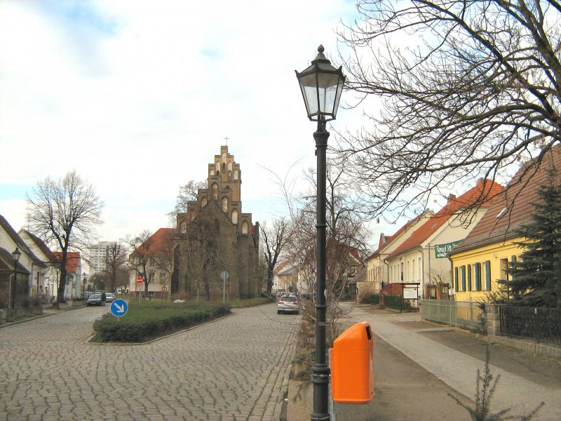 Blick zur Kirche von Alt-Marzahn in Berlin. Aufnahme vom 17. 1. 2008