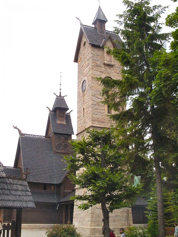 Blick zur Kirche Wang am Fuße der Schneekoppe bei Krummhübel, Sommer 2004 im polnischen Riesengebirge

Polen/Niederschlesien/Karpacz
