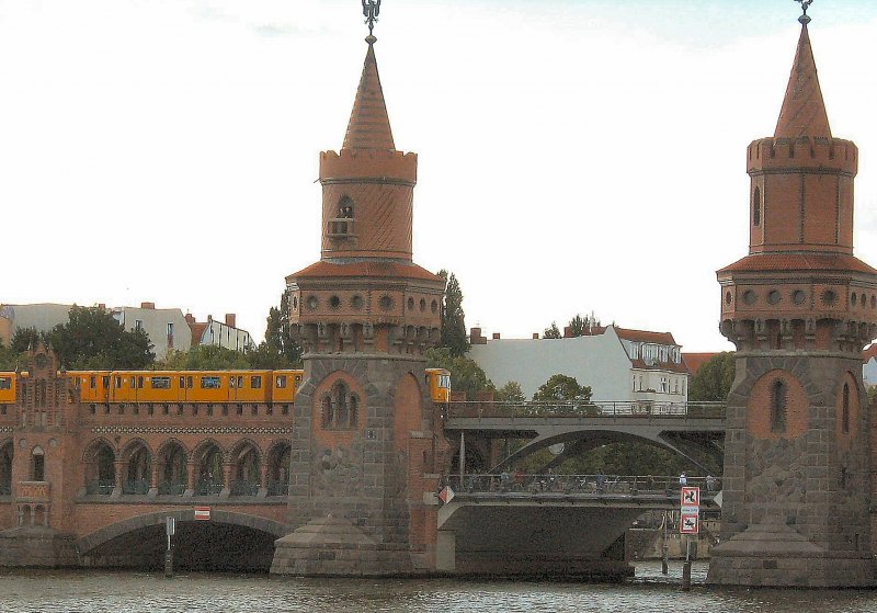 Blick zur Oberbaumbrcke mit U-Bahn, 2007